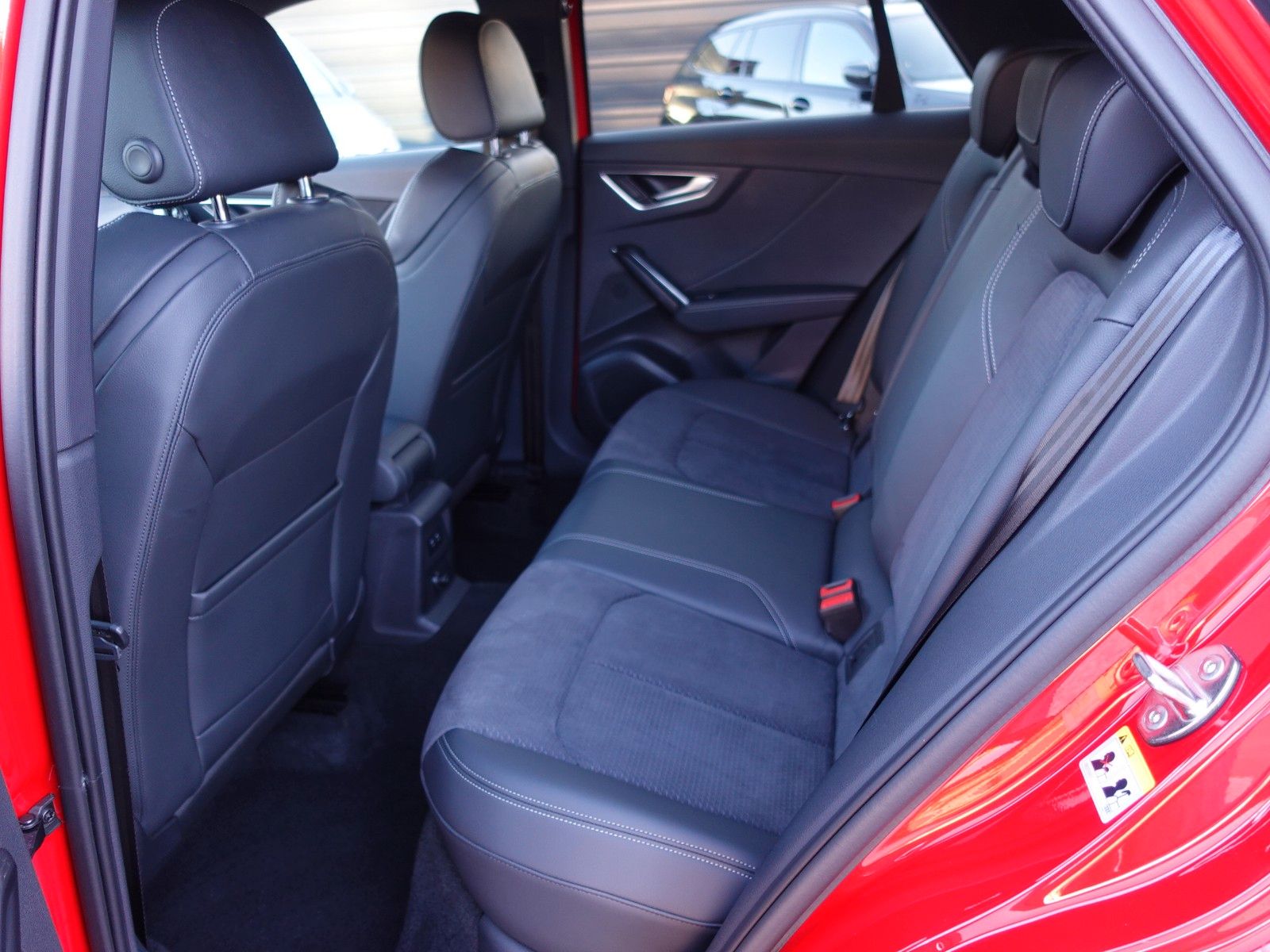 Fahrzeugabbildung Audi Q2 35 TFSI S tronic S line AHK/SONOS/19"LMR/....