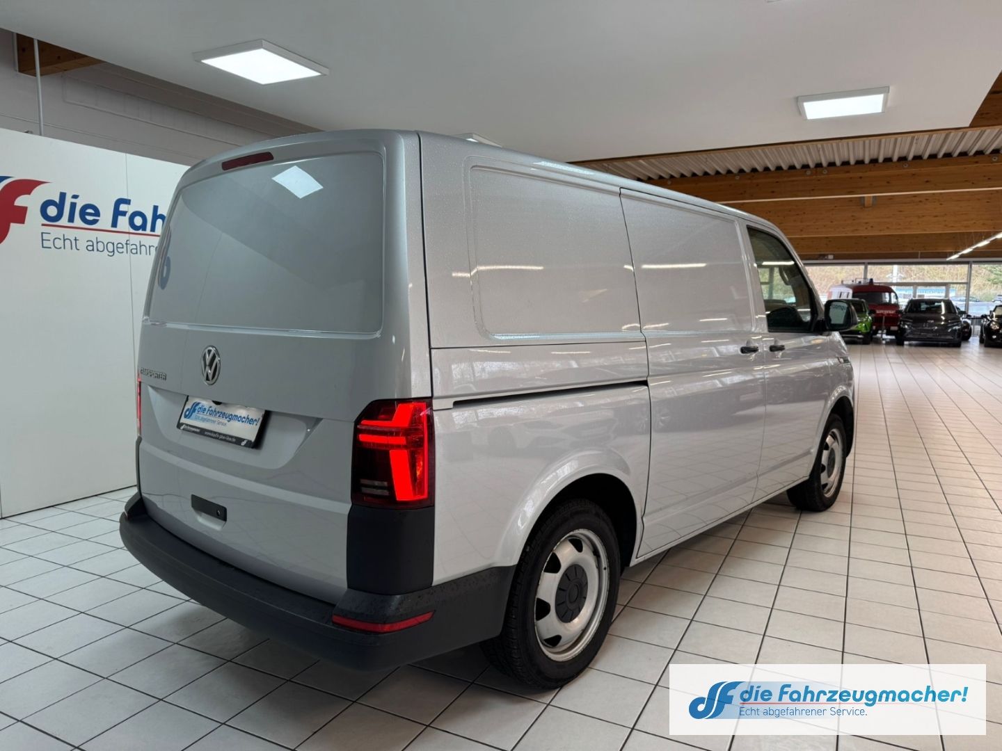 Fahrzeugabbildung Volkswagen Transporter T6.1 Kasten FWD Navi LED *EXPORT