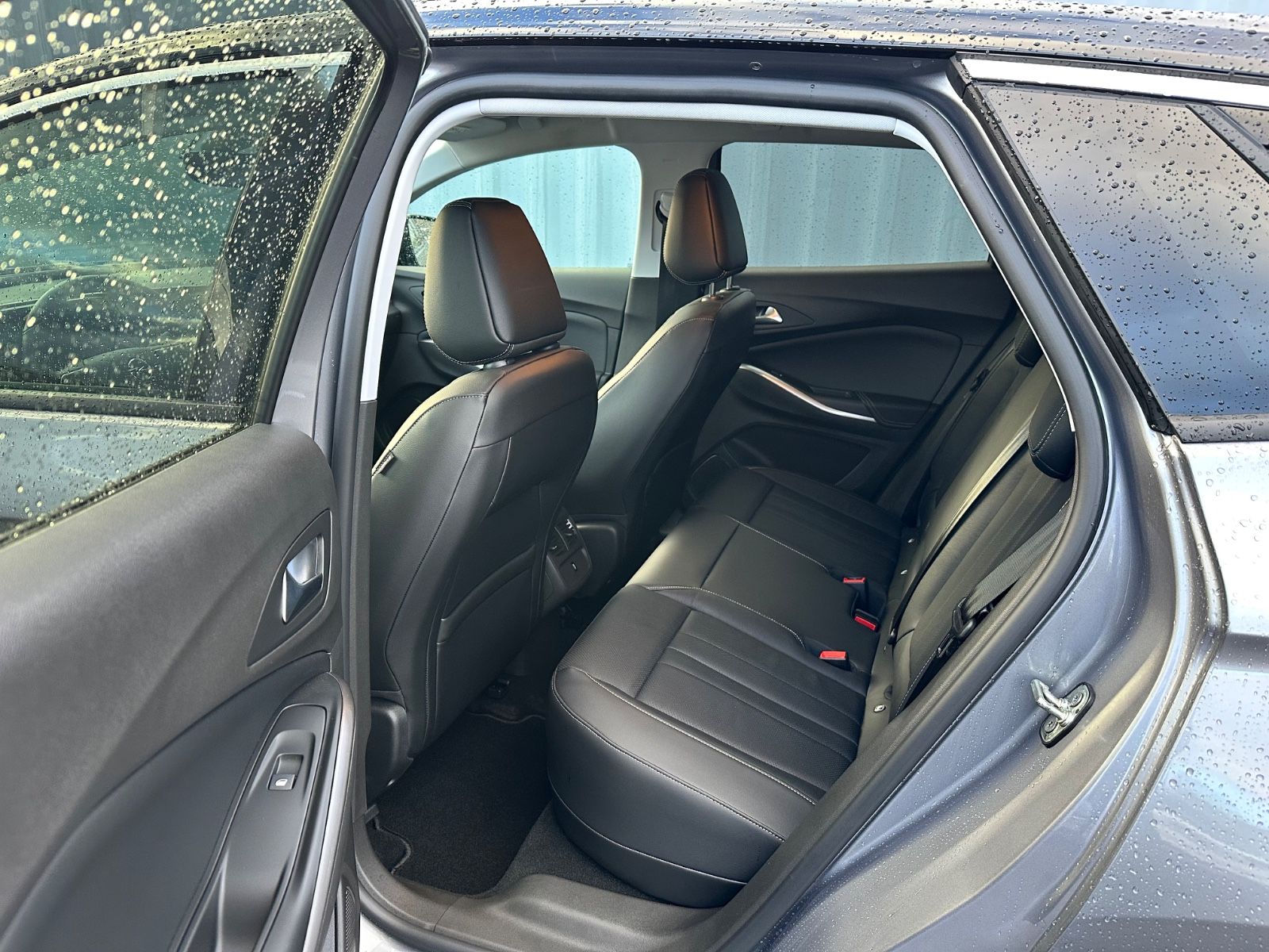 Fahrzeugabbildung Opel Grandland Elegance Plug-in-Hybrid*RFK*Leder