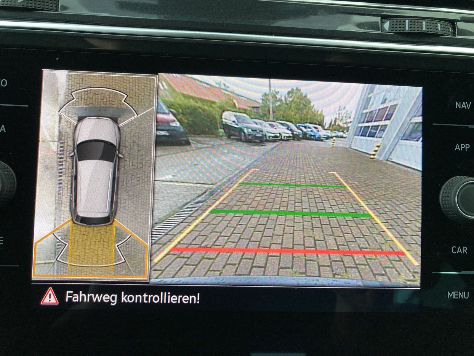 Fahrzeugabbildung Volkswagen Tiguan TSI Elegance 4M DSG Matrix Navi ACC STH A