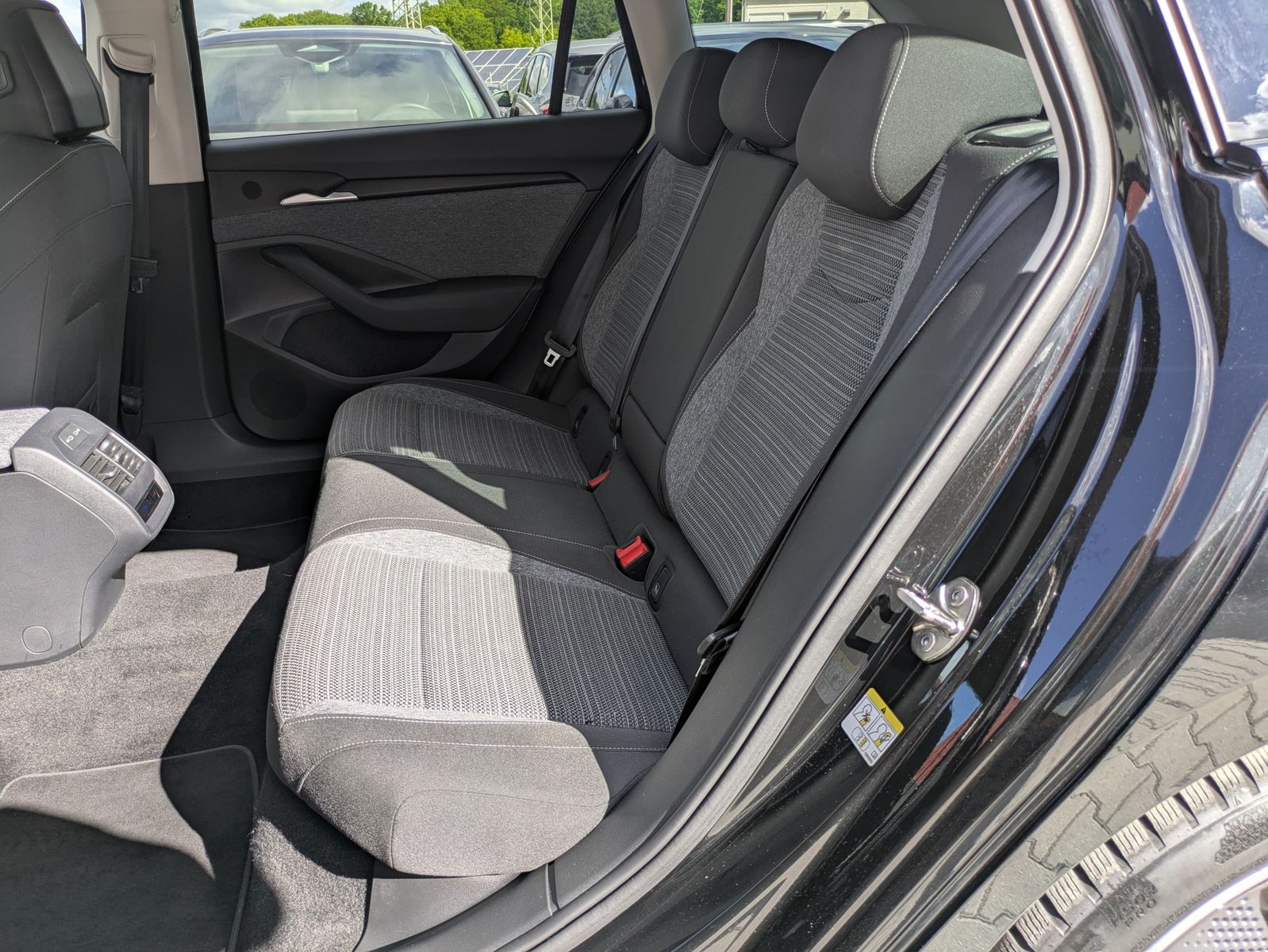Fahrzeugabbildung SKODA Superb 2.0 TDI 4x4 Selection MATRIX*AHK*5J GAR.