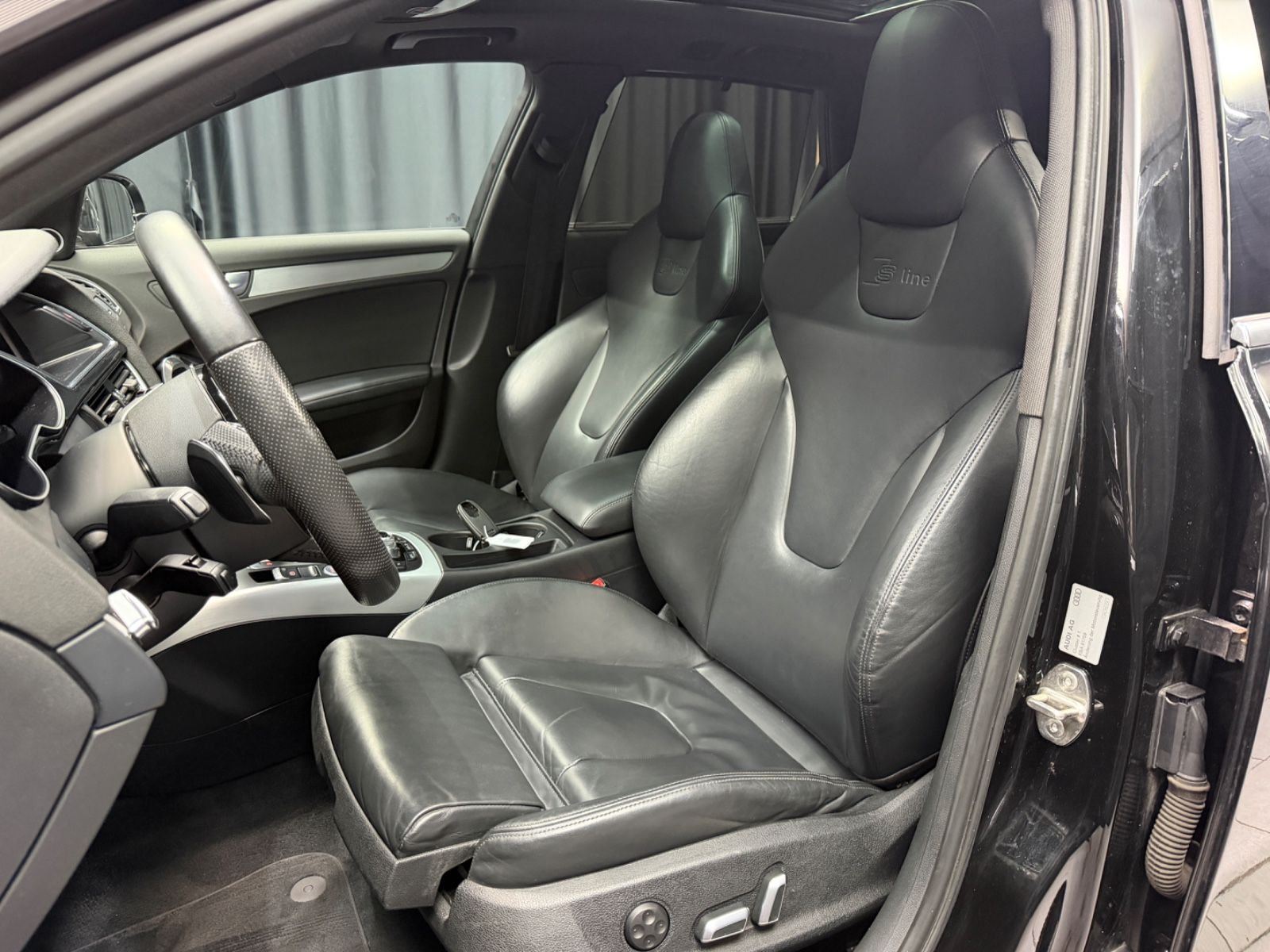 Fahrzeugabbildung Audi A4 Avant S line quattro|B&O|RS-SITZE|NAVI