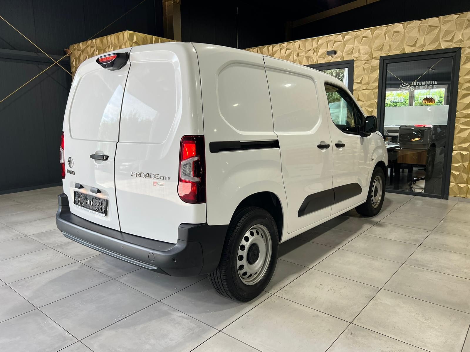 Fahrzeugabbildung Toyota Proace City L1 Duty Comfort//PDC//NAVI//