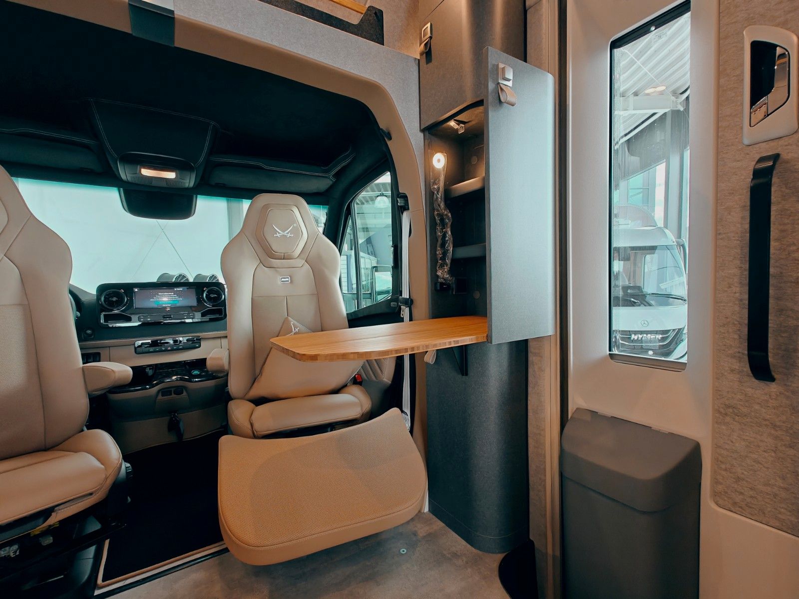 Fahrzeugabbildung HYMER / ERIBA / HYMERCAR VENTURE S 4x4² SANSIBAR LTD. by palmo