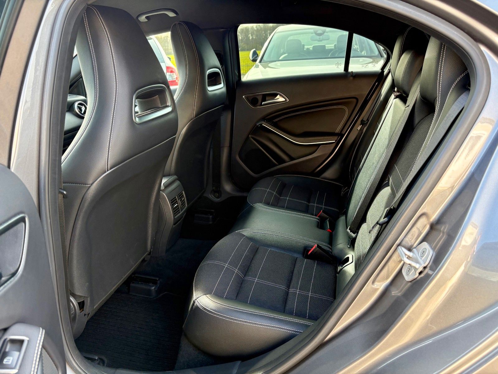 Fahrzeugabbildung Mercedes-Benz A 200 BE Xenon Leder PDC SPORTSITZE 2.HAND SHZ