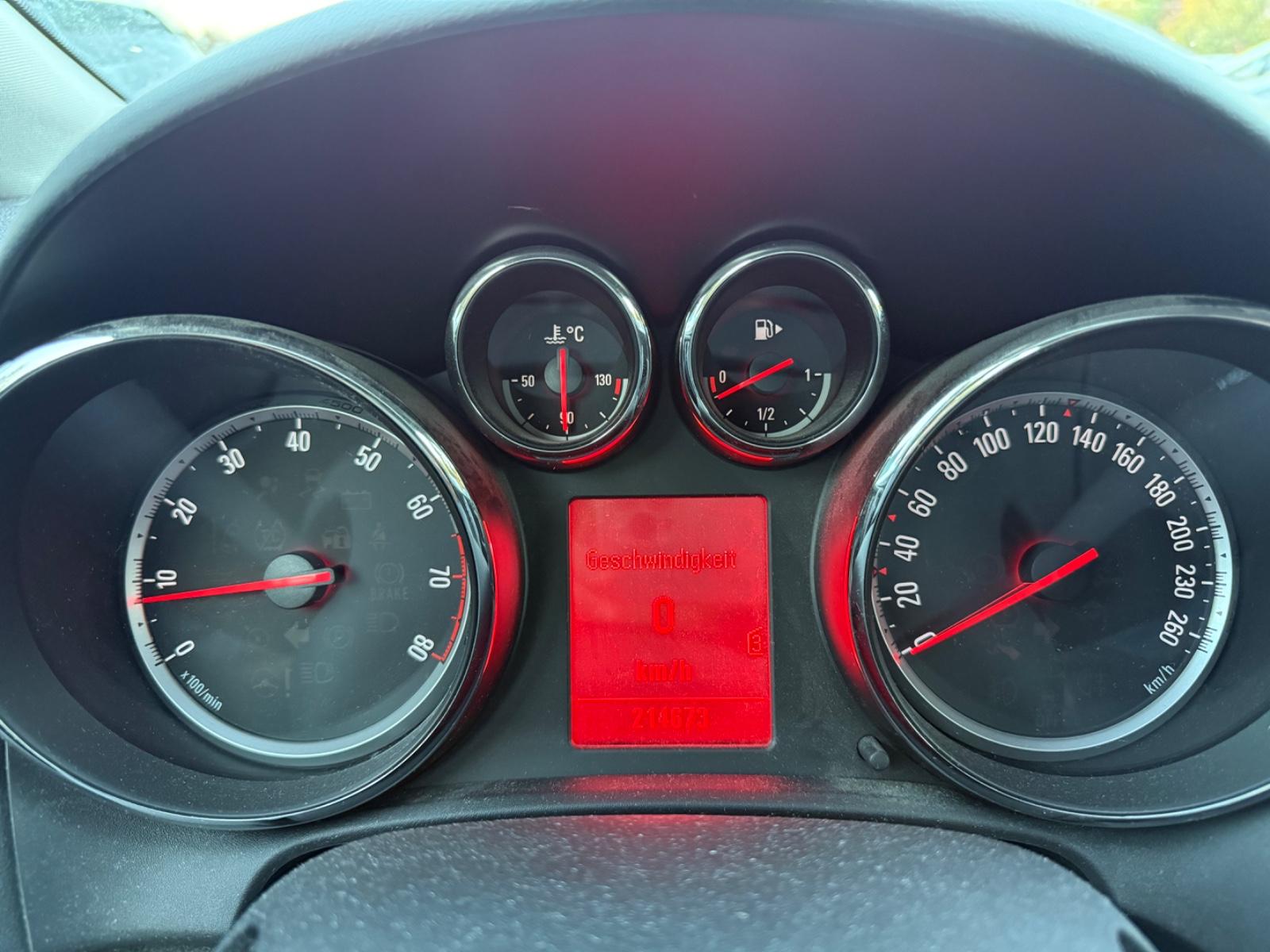 Opel Astra 2011 — photo 39