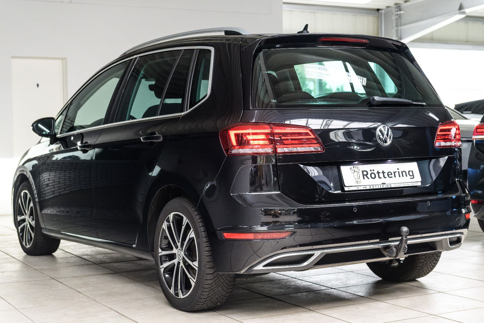 Fahrzeugabbildung Volkswagen Golf Sportsvan VII Highl+AHK+LED+GRA+SHZ+ALUFELG