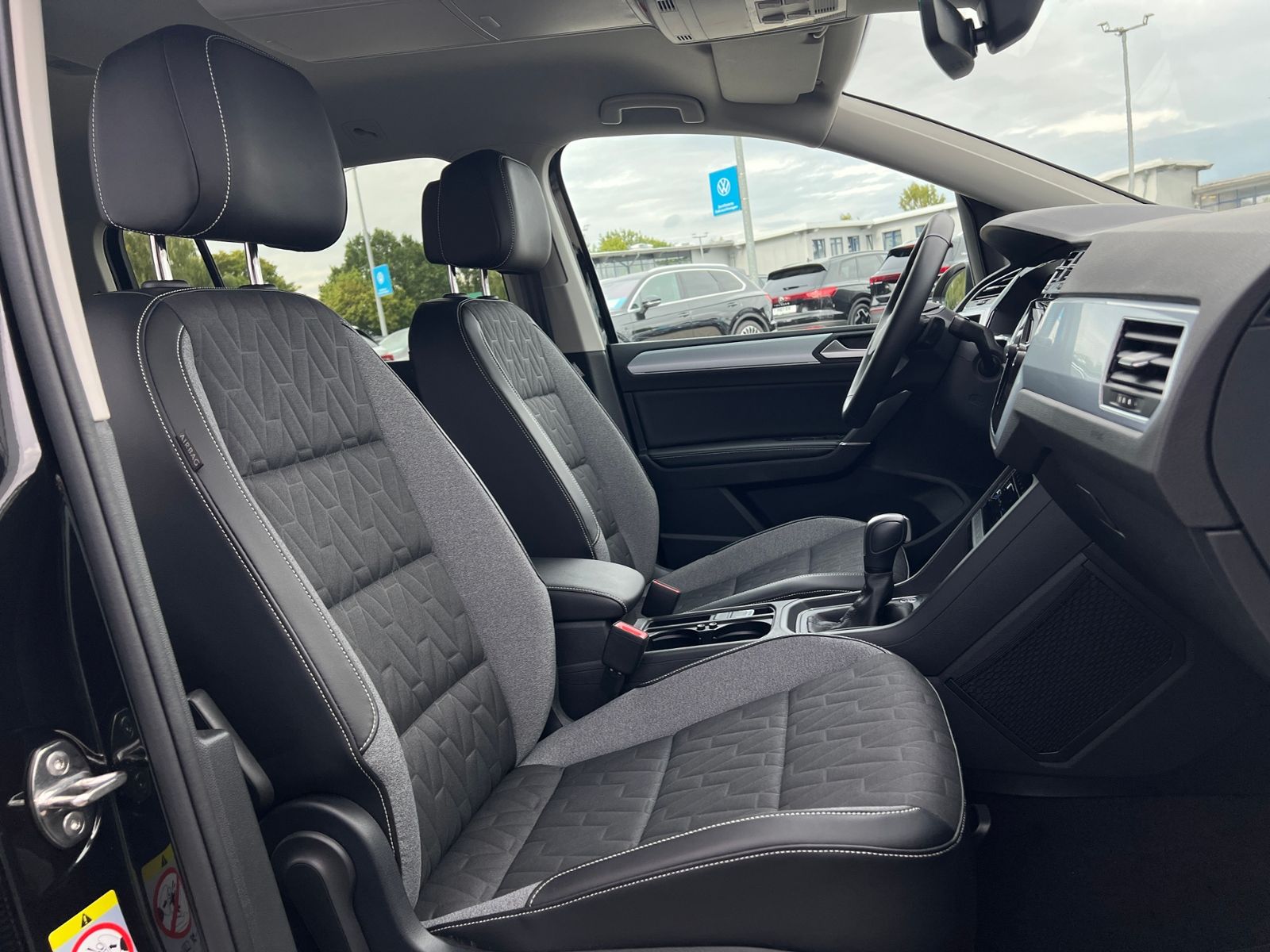 Fahrzeugabbildung Volkswagen Touran Comfortline 2.0 TDI DSG *R-Line Ext., AHK