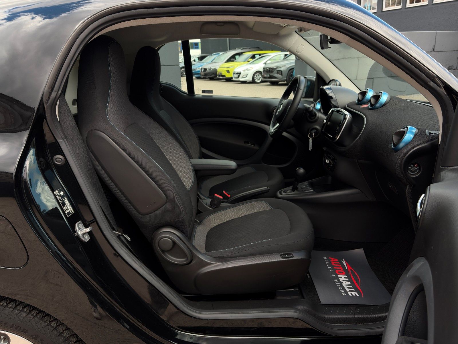 Fahrzeugabbildung Smart ForTwo Coupe EQ 60kW SHZ PDC Temp. Klima CarPlay