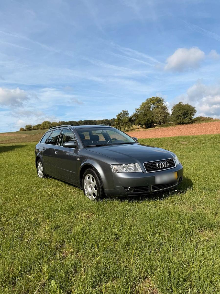 Audi A4 2004 — rear view