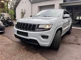 Jeep Grand Cherokee Overland 3.0 V6 M.-Jet 184kW ... - silberne Jeep Grand Cherokee