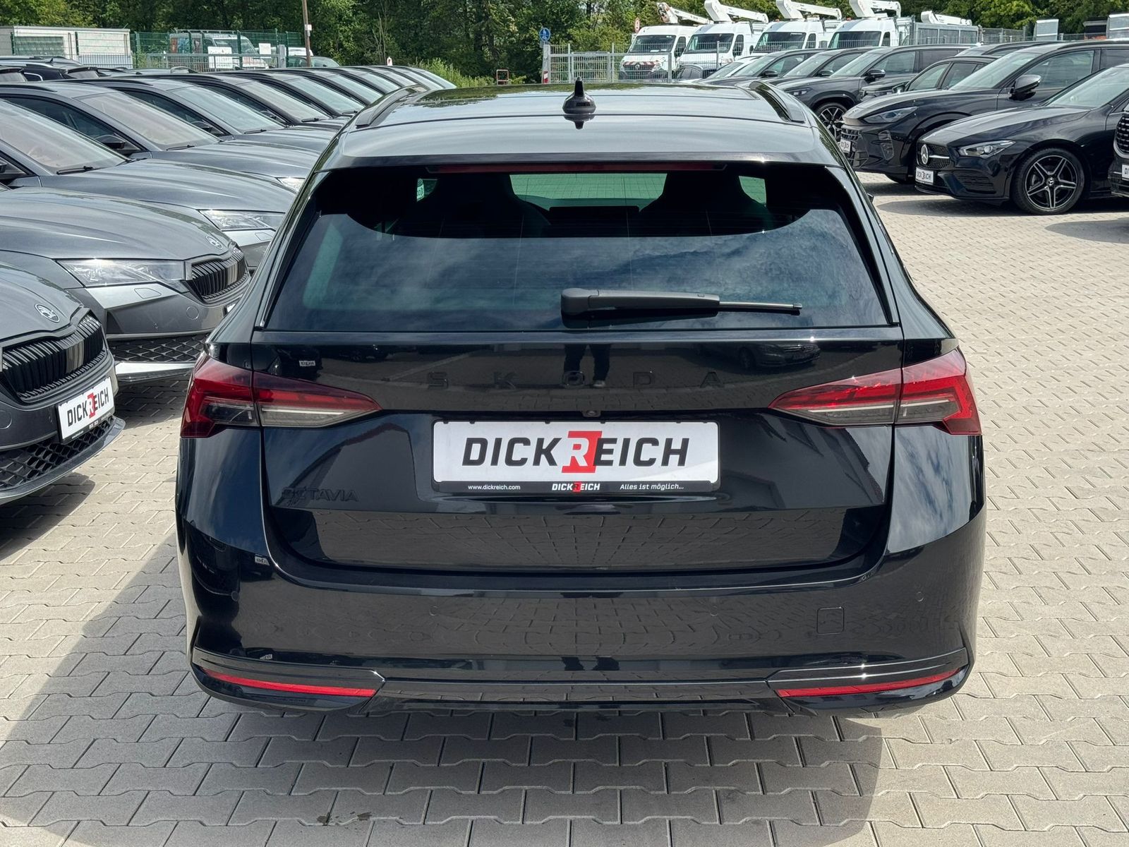 Fahrzeugabbildung SKODA Octavia 2.0 DSG Sportline MATRIX*PANO*CANT.*5J.G