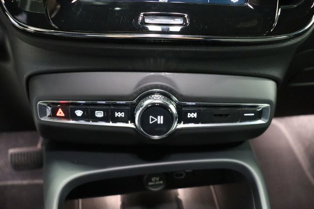 Fahrzeugabbildung Volvo XC 40 XC40 Plus Dark AWD|H/K|AHK|LED|KAMERA|