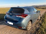 Toyota Auris Hybrid Executive 1,8-l & zusätzl. Linksgas - blaue Toyota Auris