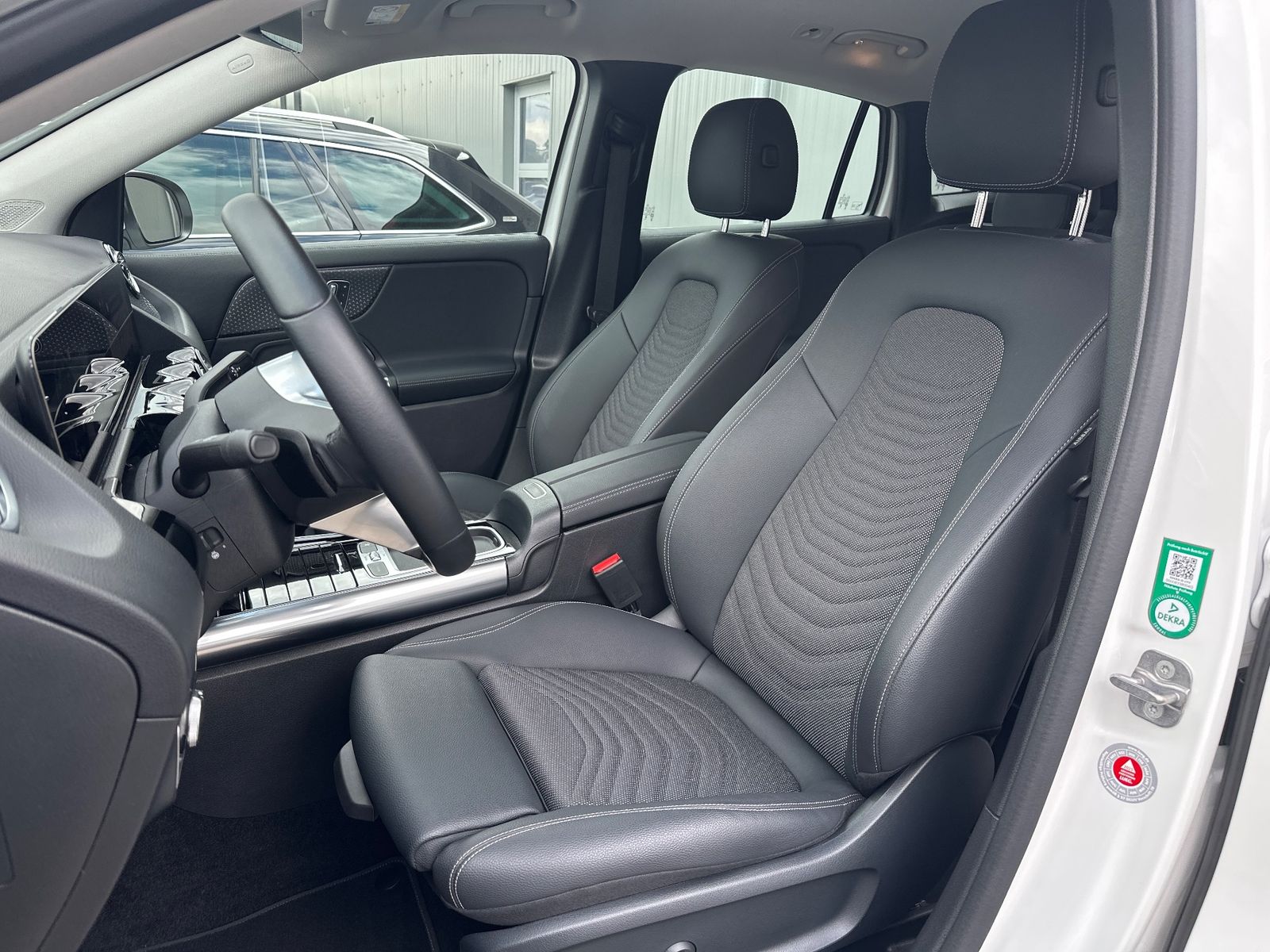 Fahrzeugabbildung Mercedes-Benz GLA 250 e Progressive Advanced NAV+LED+ACC