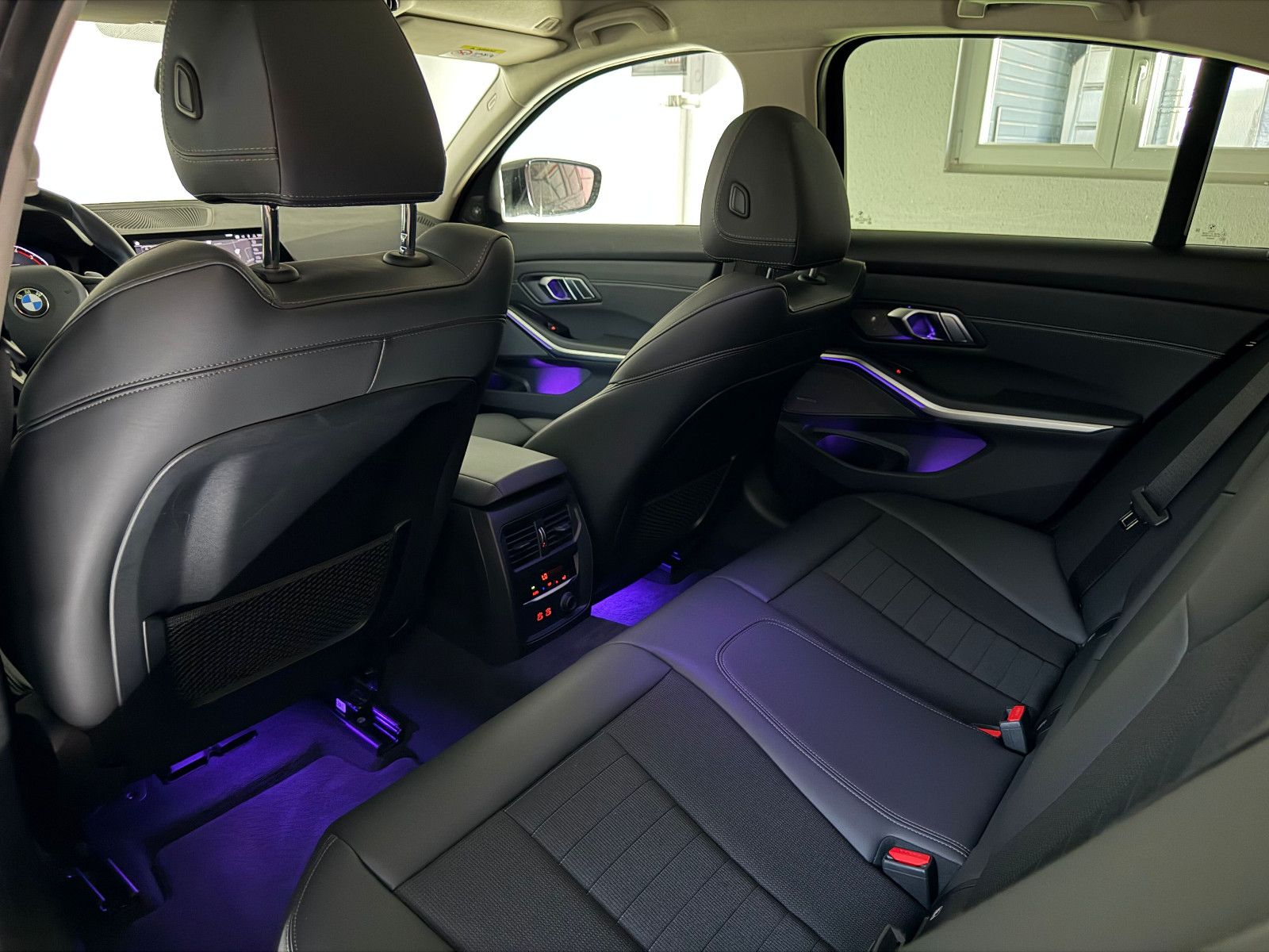 Fahrzeugabbildung BMW 320 d Lim. Sport Line/LED/LIVE COCKPIT/H&K/HuD
