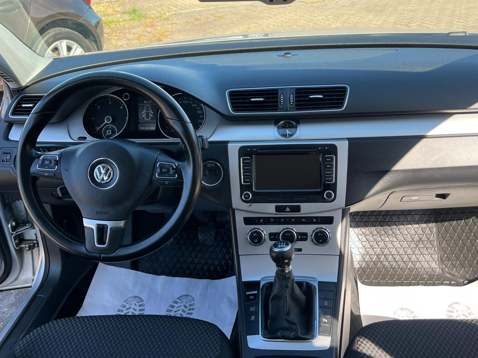Volkswagen Passat 2012 — photo 12