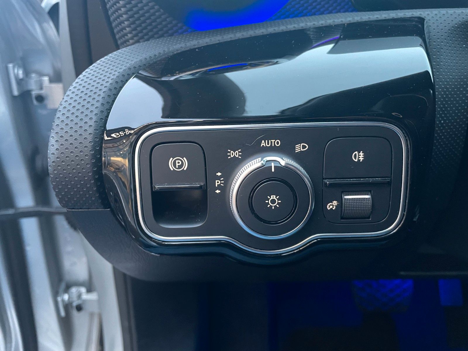 Fahrzeugabbildung Mercedes-Benz A 180 Progressive+LED+Ambiente+RFK+TotW