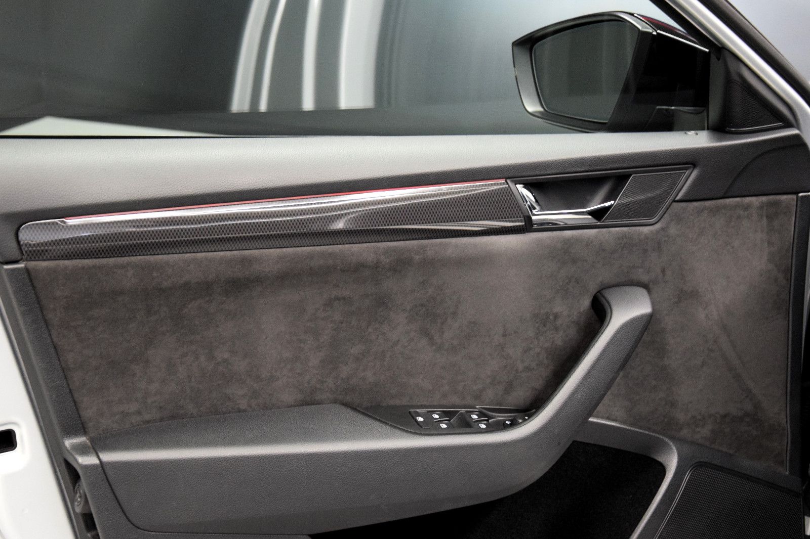 Fahrzeugabbildung SKODA Superb Combi Sportline DSG Pano. Bi-Xenon Memory
