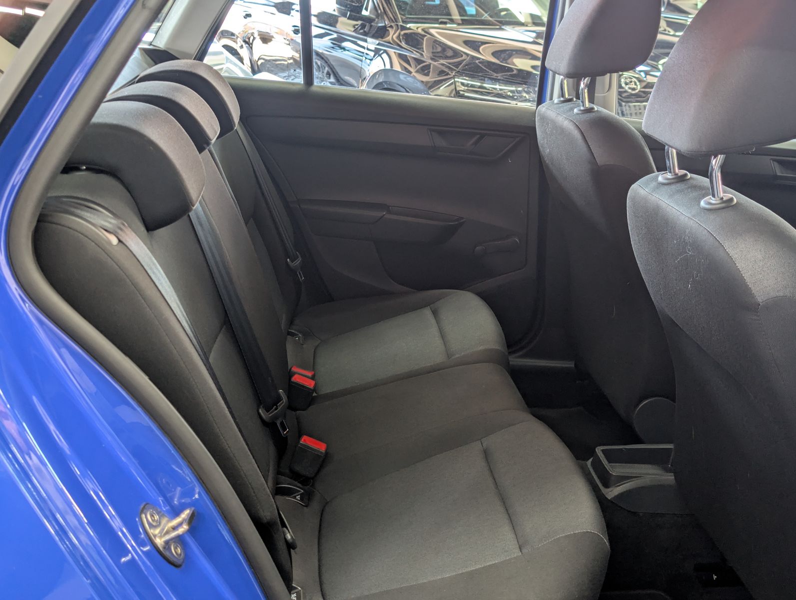 Fahrzeugabbildung SKODA Fabia Active 1.0 MPI SURROUND SCHECKHEFT KLIMA