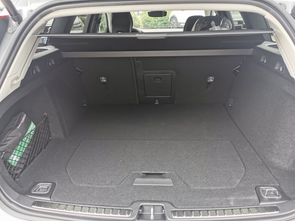 Fahrzeugabbildung Volvo V60 B3 B Core+LED+Kamera+BLIS+
