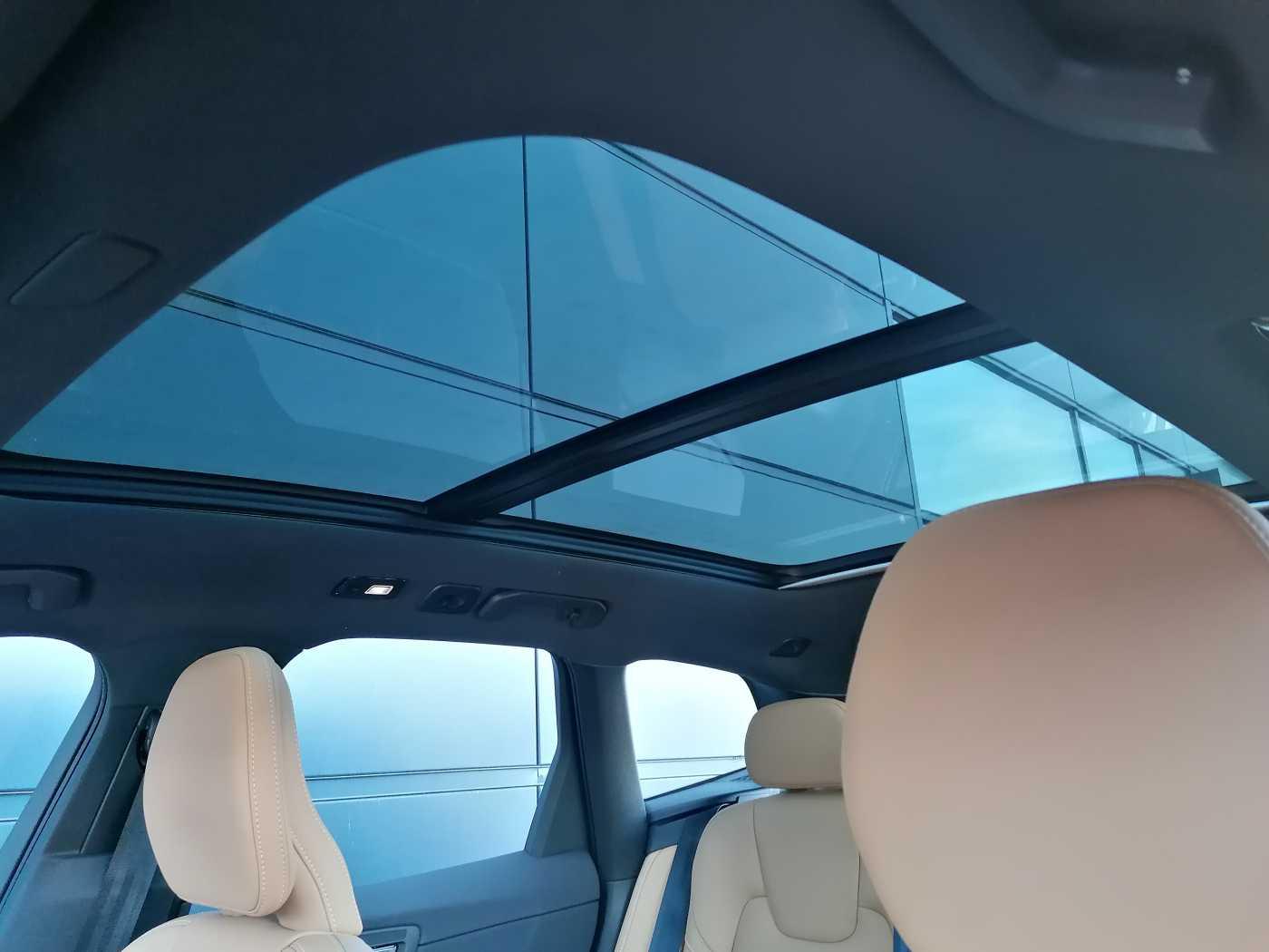 Volvo XC60 B4 B 2WD Plus Dark, Pano,  360° uvm.