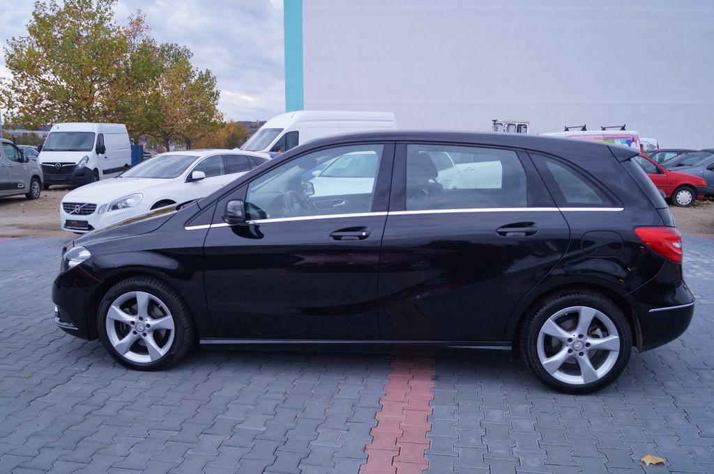 Mercedes-Benz B 180