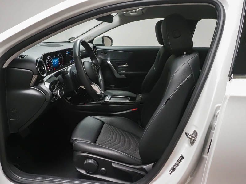 Fahrzeugabbildung Mercedes-Benz A 180 PROGRESSIVE+AHK+LENKRADHEIZ+KAMERA+LED+