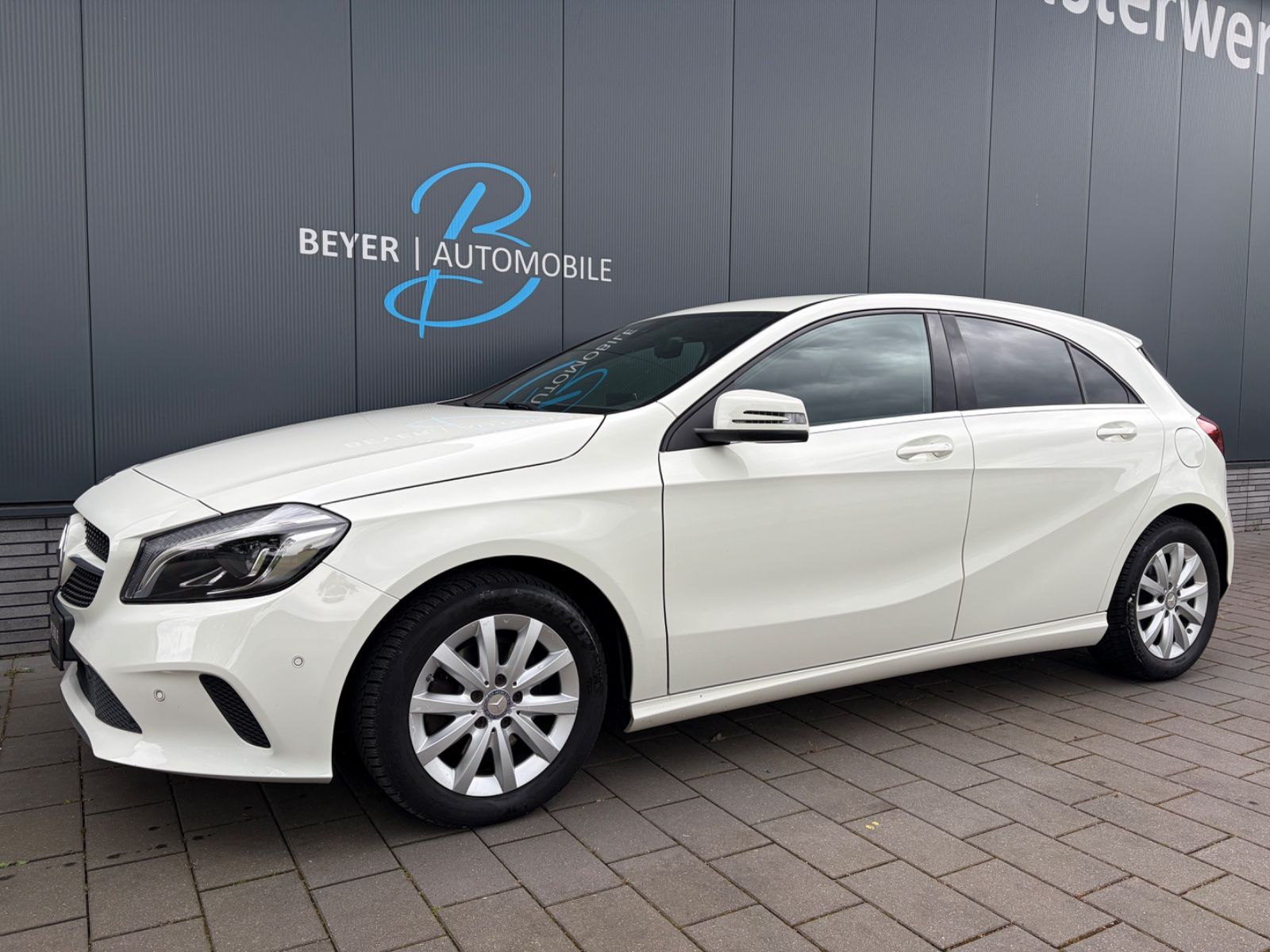 MERCEDES-BENZ A 180