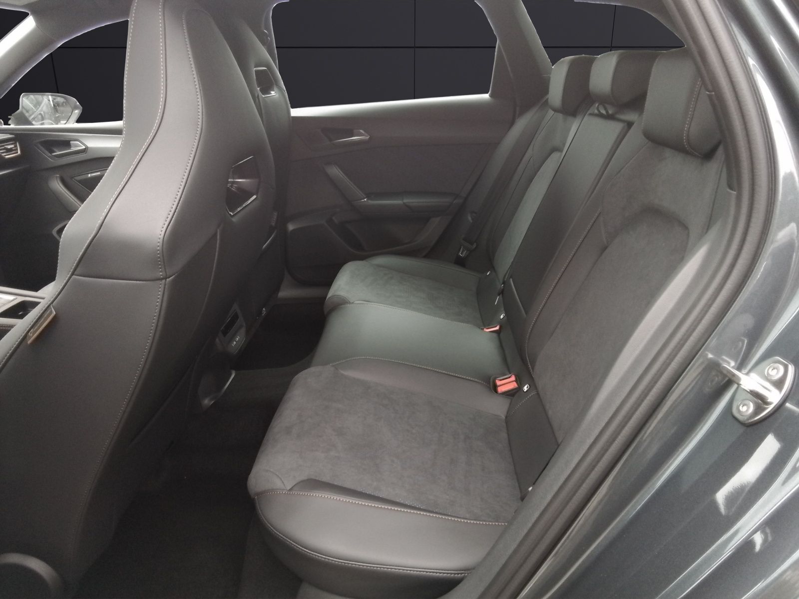 Fahrzeugabbildung CUPRA Leon Sportstourer 1.5 eTSI DSG PANO ACC LED KAME