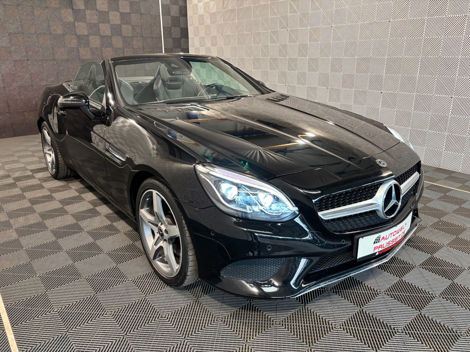 Gebrauchtwagen Mercedes-Benz SLC 200 SLC 200*AIRSCARF*R.KAM-TEMPO-SP.AG-TOTW-LED-18" in Künzell