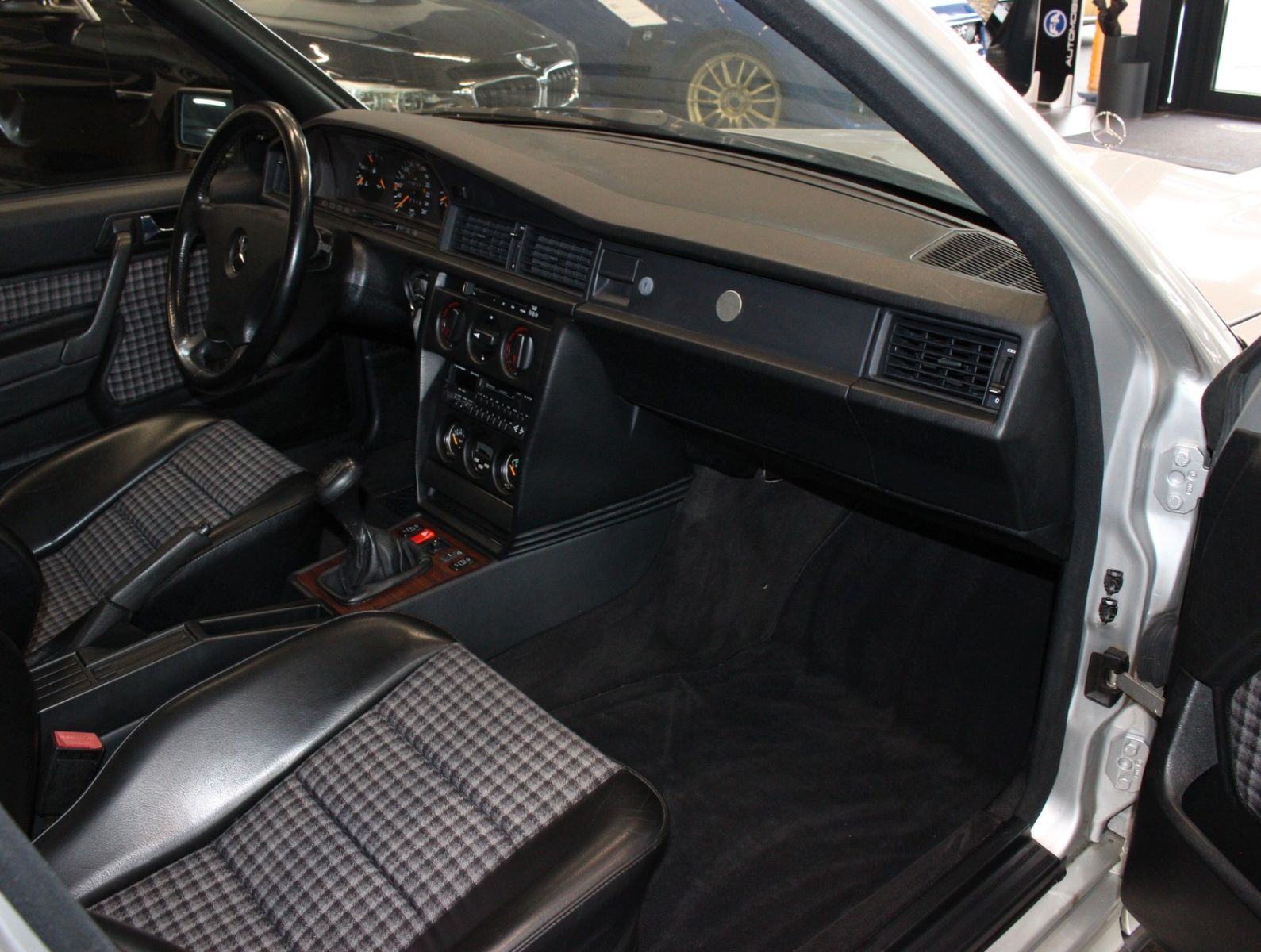 Fahrzeugabbildung Mercedes-Benz 190 2.5 16V*1.Hand *Sammlerzustand