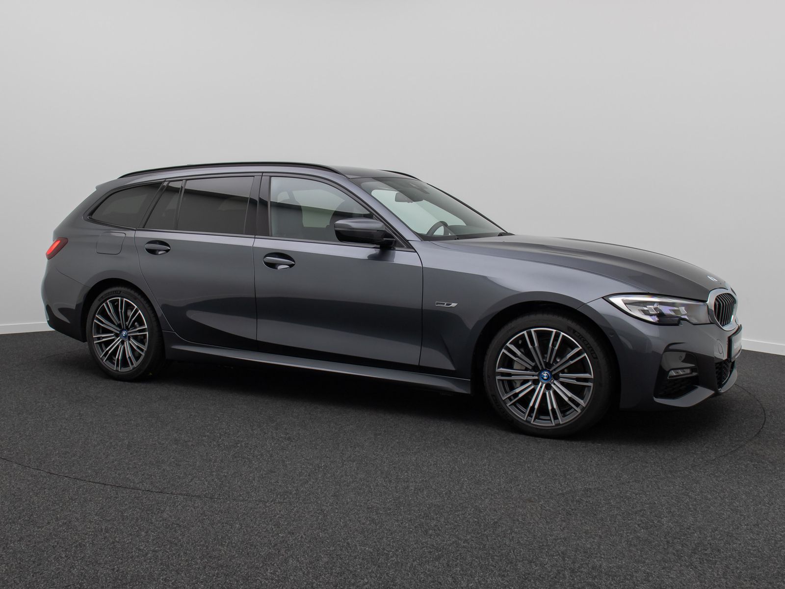 Fahrzeugabbildung BMW 330e M Sport Alarm AHK DAB HiFi Komfort PDC 18"