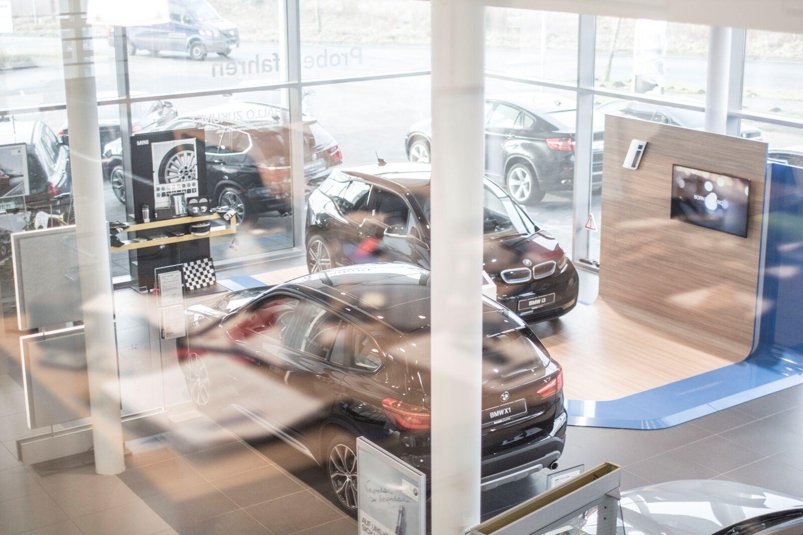 showroom-image-top