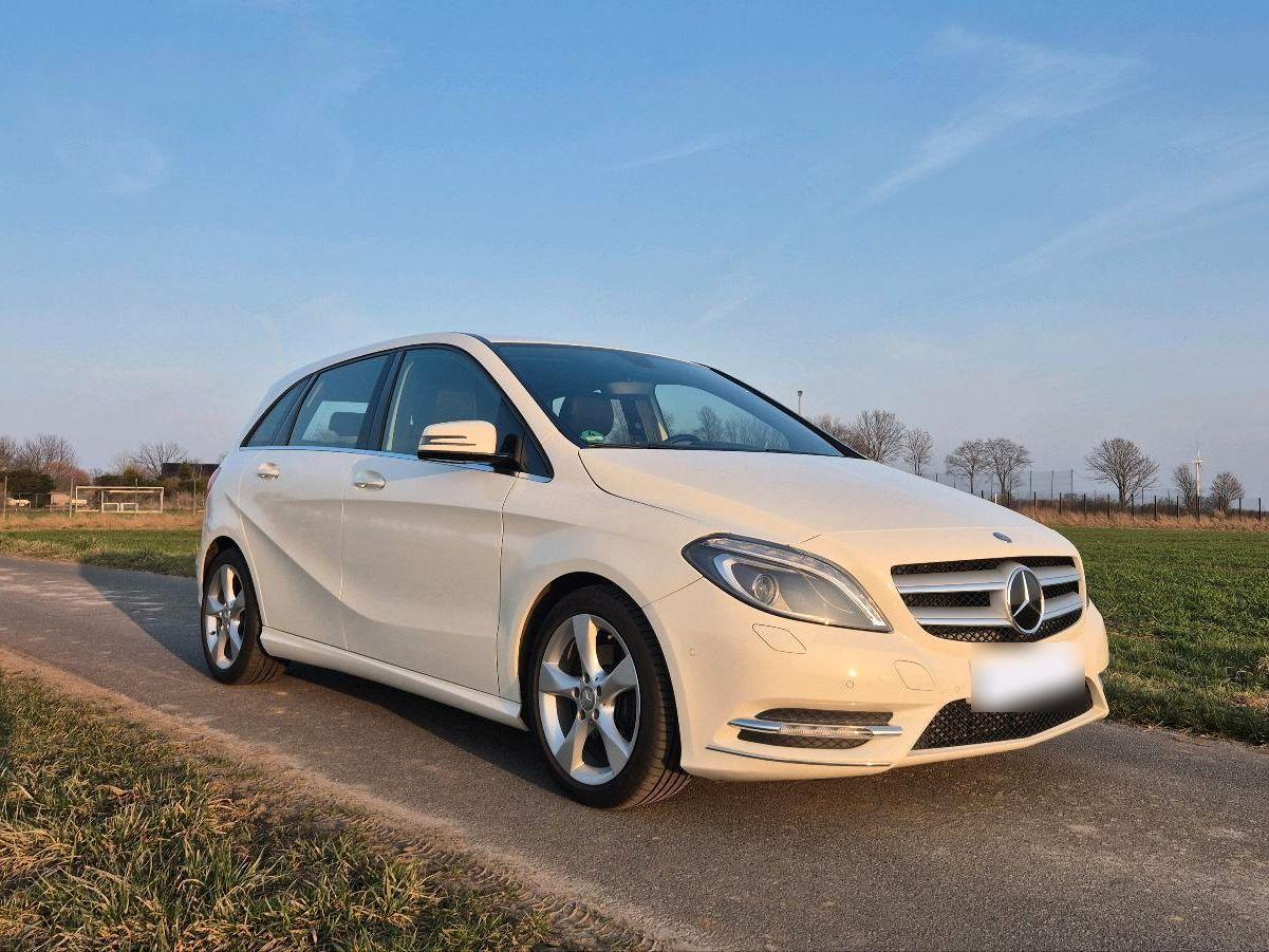 Mercedes-Benz B 180