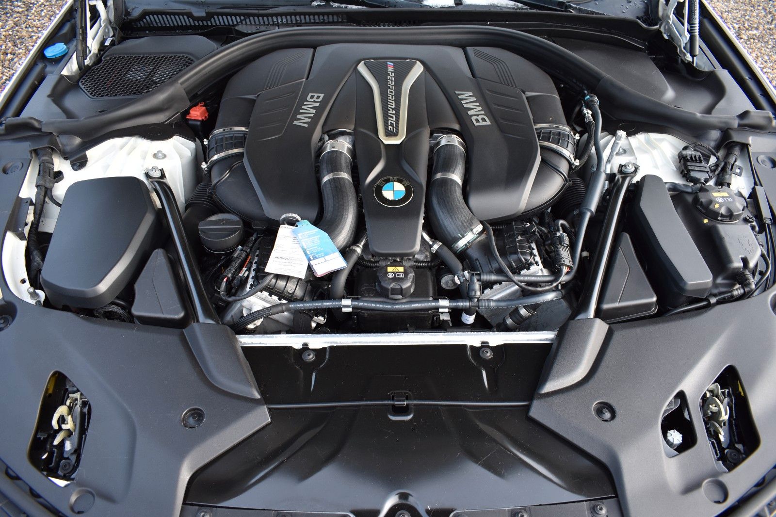 Fahrzeugabbildung BMW M550 i Limo. xDrive DAB Gestik Massage HUD ATM