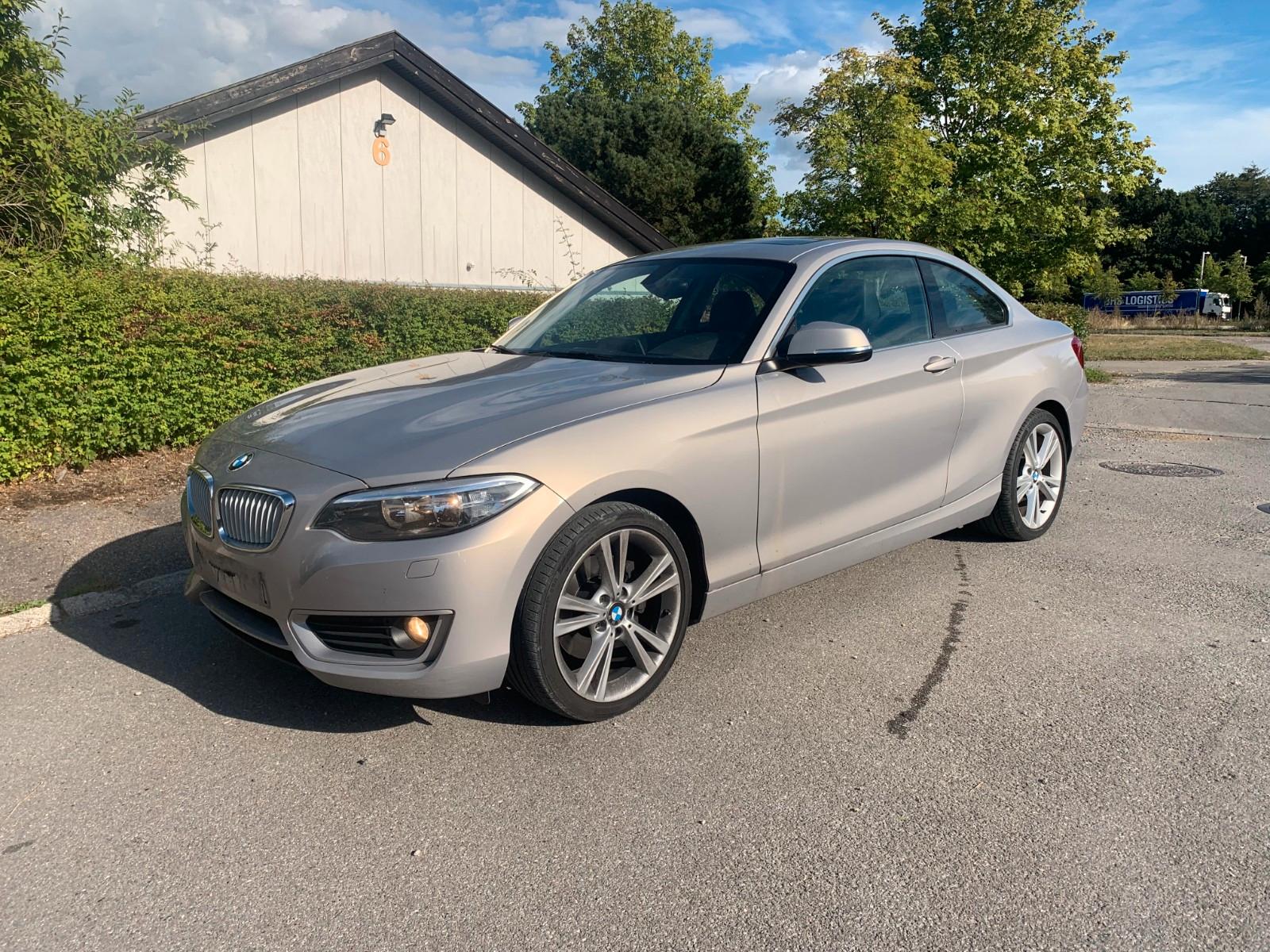 BMW 220 i Coupé *Leather*Sunroof*