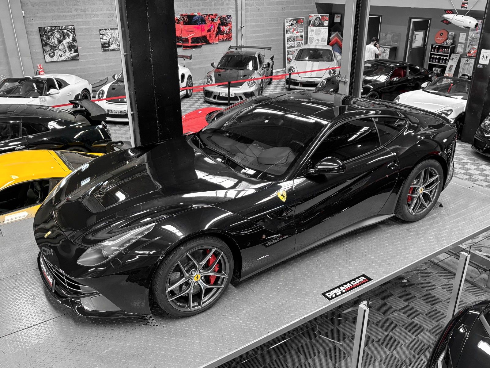 FERRARI F12