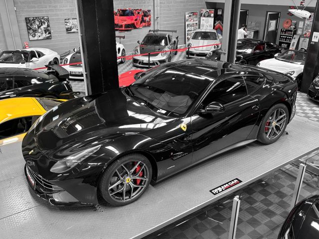 FERRARI F12