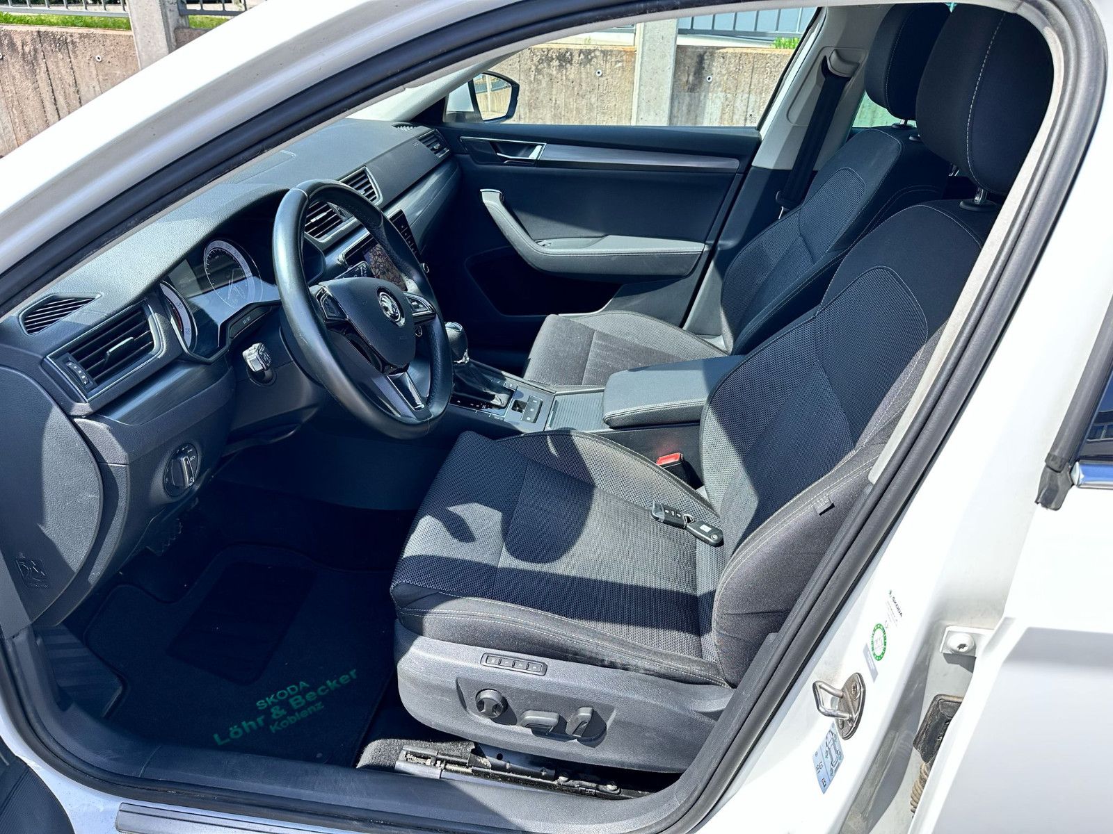 Fahrzeugabbildung SKODA Superb Combi Style / NAVI / GEPFLEGT