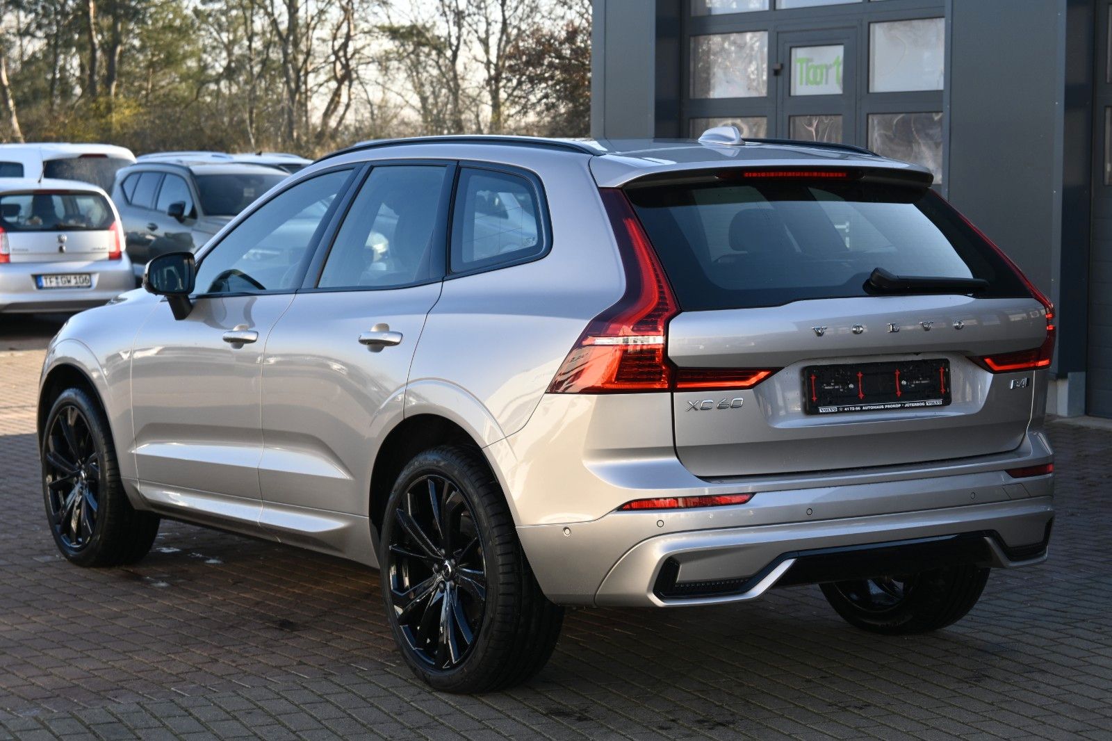 Fahrzeugabbildung Volvo XC60 B4 AWD Plus Dark*LED*PANO*STHZ*H&K*360°*AHK
