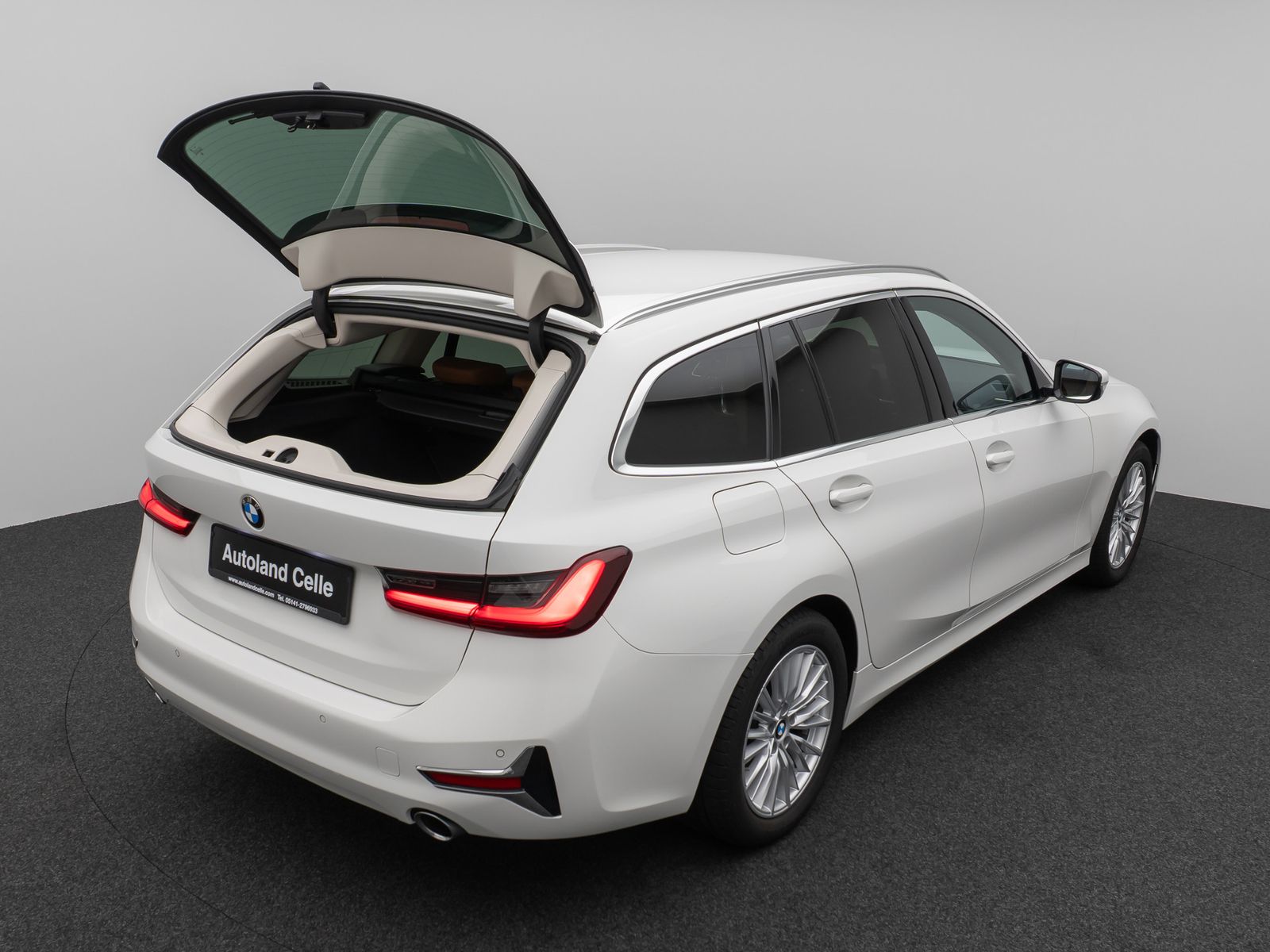 Fahrzeugabbildung BMW 320d  Luxury Line DAB HiFi PDC LED Alarm Sport
