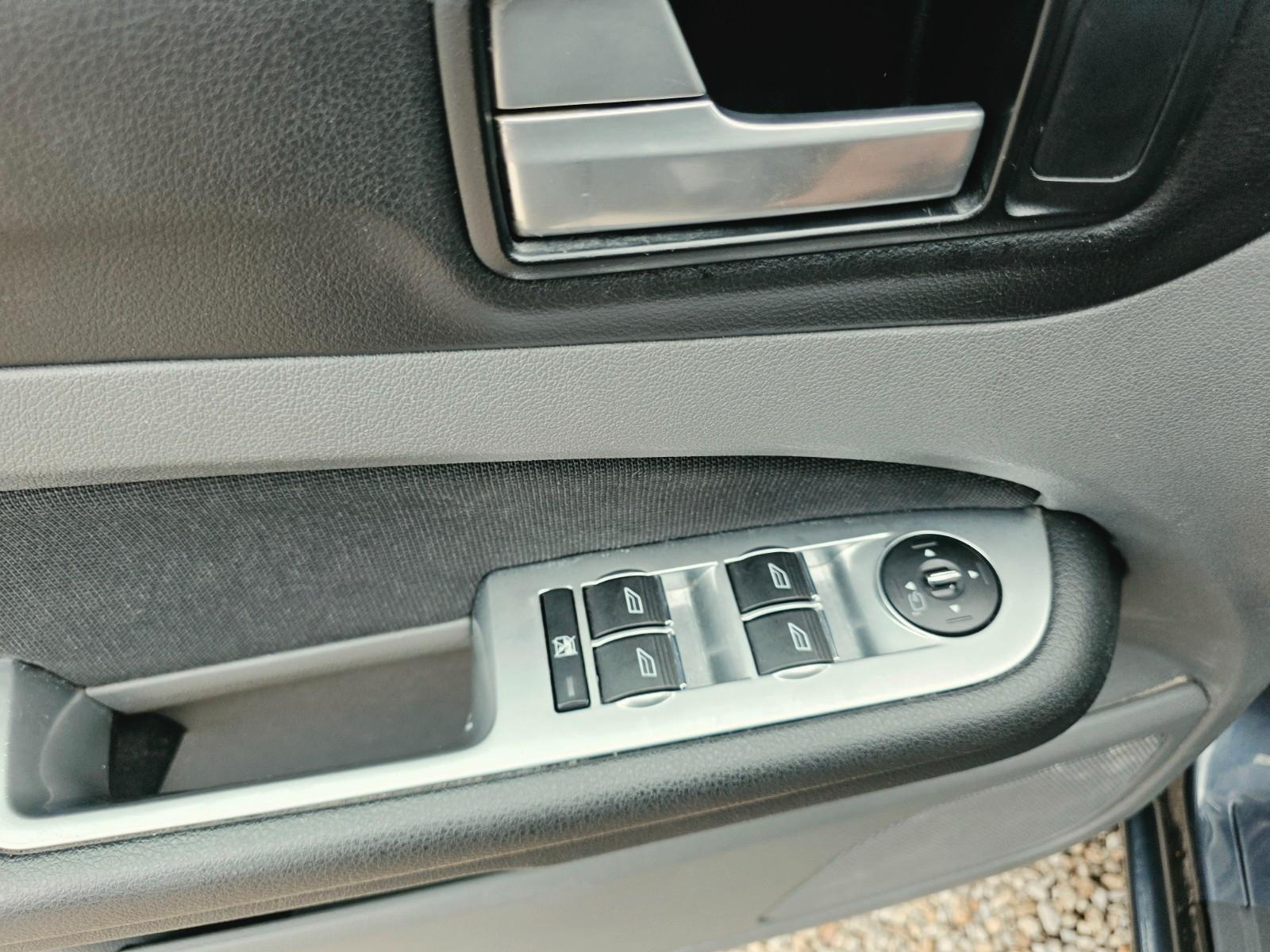 Ford Focus 2010 — фото 16
