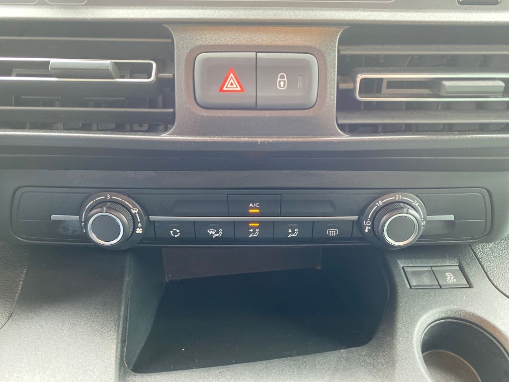 Fahrzeugabbildung Citroën Berlingo M PureTech 110 LIVE *Einparkhilfe*