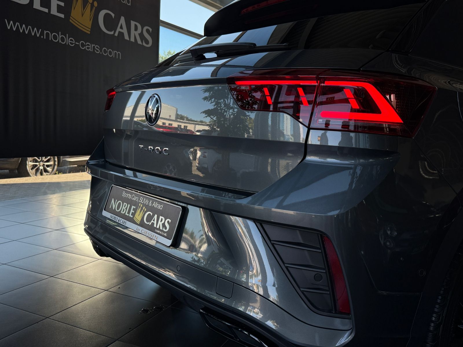Fahrzeugabbildung Volkswagen T-Roc R-Line 1.5 l TSI  PANO ACC LED NAVI