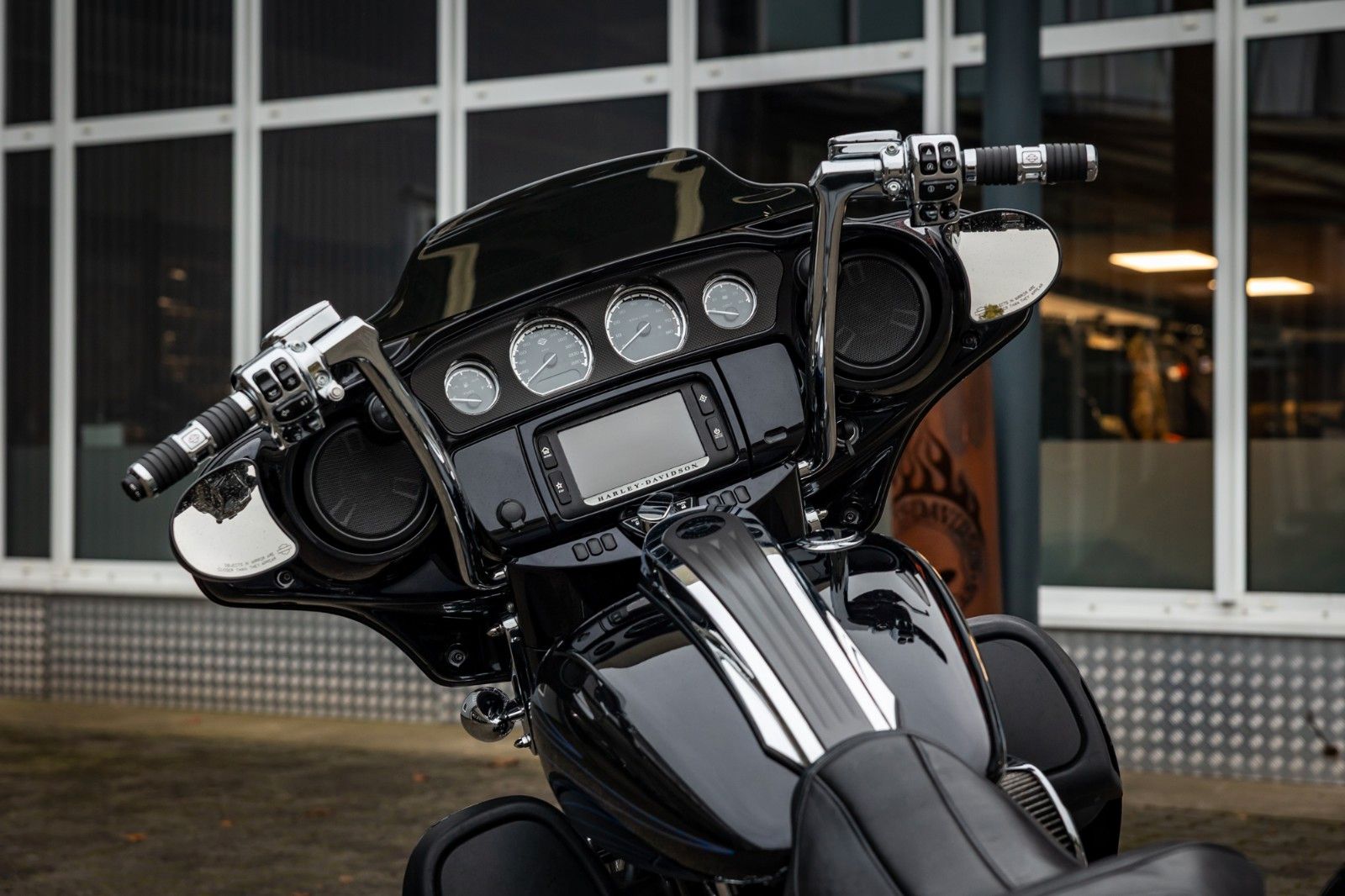 Fahrzeugabbildung Harley-Davidson CVO STREET GLIDE 110 FLHXSE - Jekill&Hyde-26Zoll