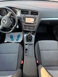Volkswagen Golf - 11