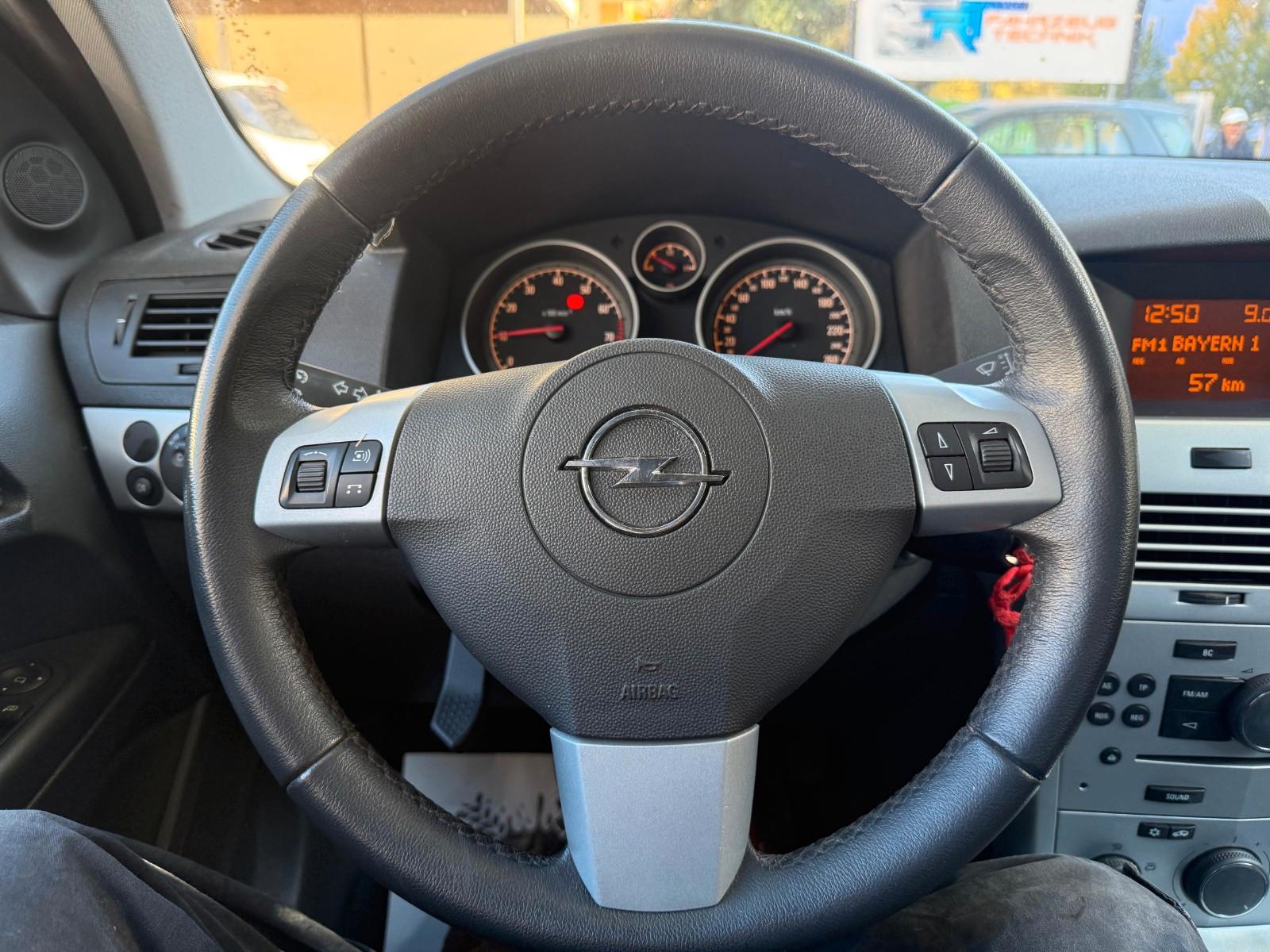 Opel Astra 2009 — photo 12