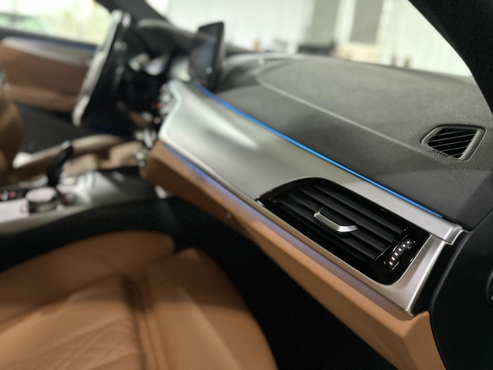 Fahrzeugabbildung BMW 530e Kamera DAB HiFi Alarm Panorama Leder Sport