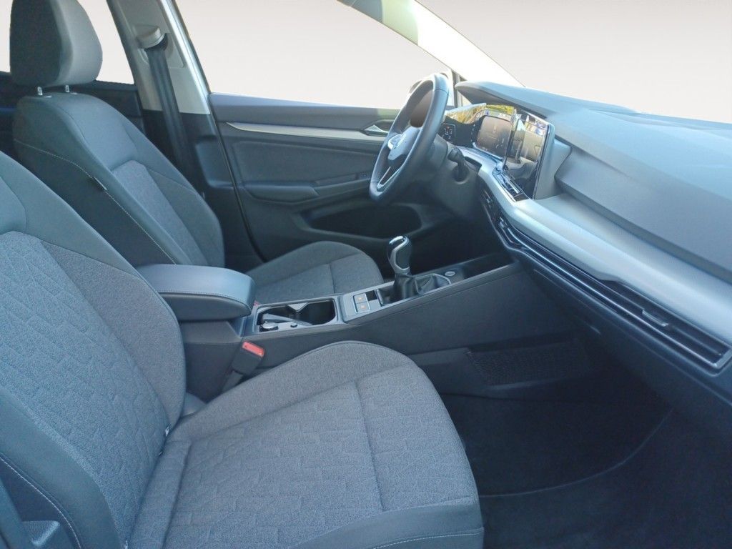 Fahrzeugabbildung Volkswagen Golf Variant 2.0 TDI SCR Life Navi, AHZV, ACC